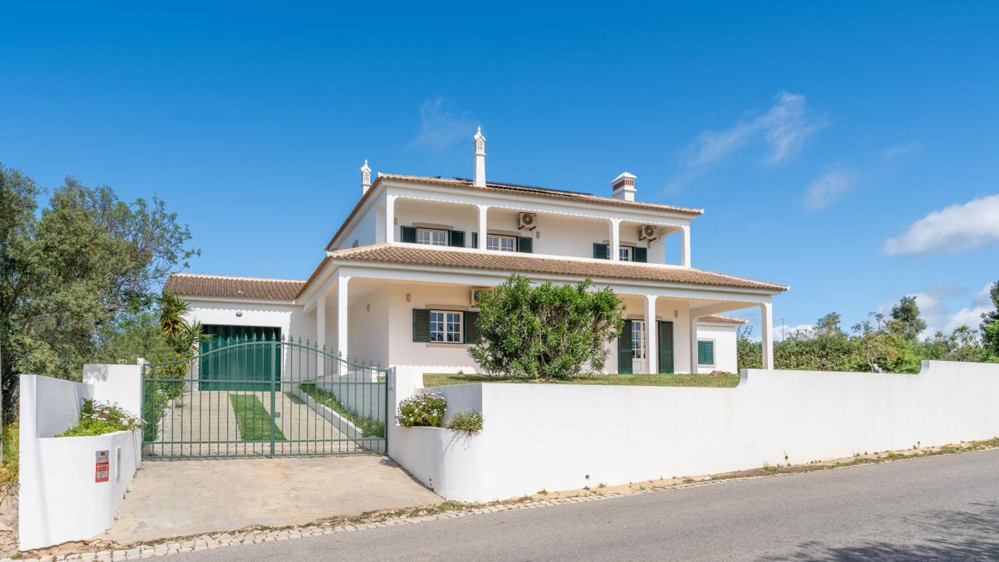 Sunny & Calm 4 Bdr House W/ Pool By Lovelystay Santo Estevao  Buitenkant foto
