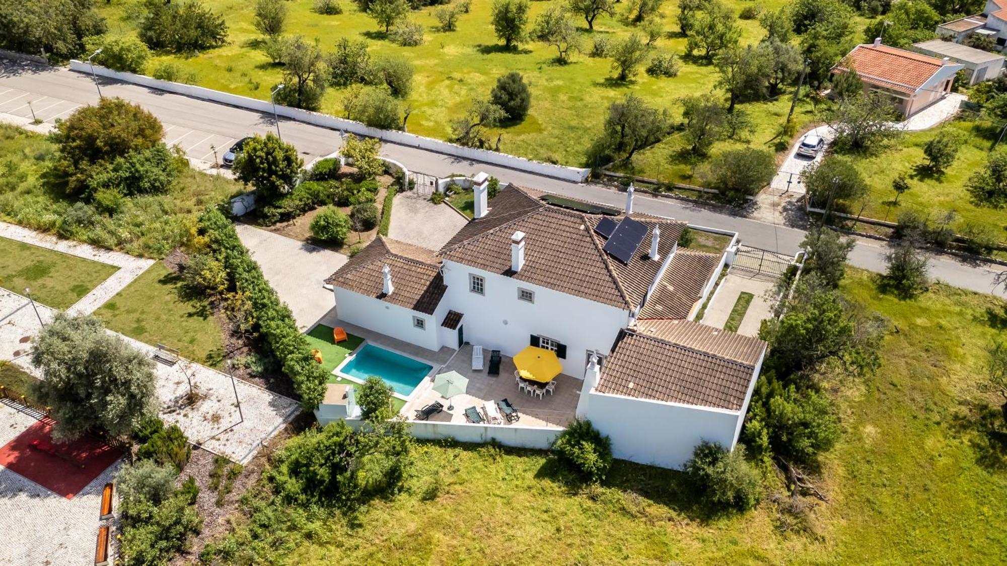 Sunny & Calm 4 Bdr House W/ Pool By Lovelystay Santo Estevao  Buitenkant foto