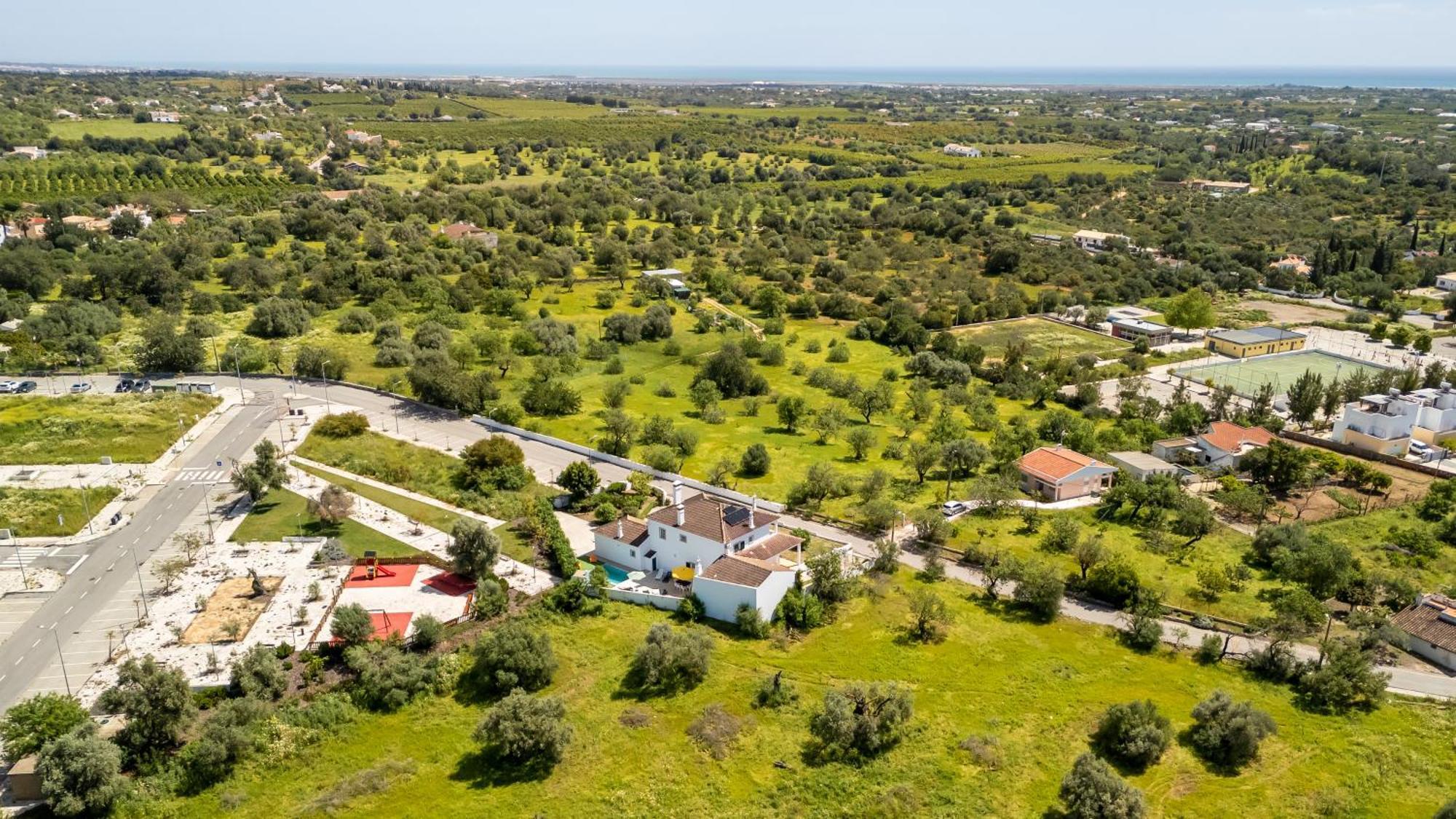 Sunny & Calm 4 Bdr House W/ Pool By Lovelystay Santo Estevao  Buitenkant foto